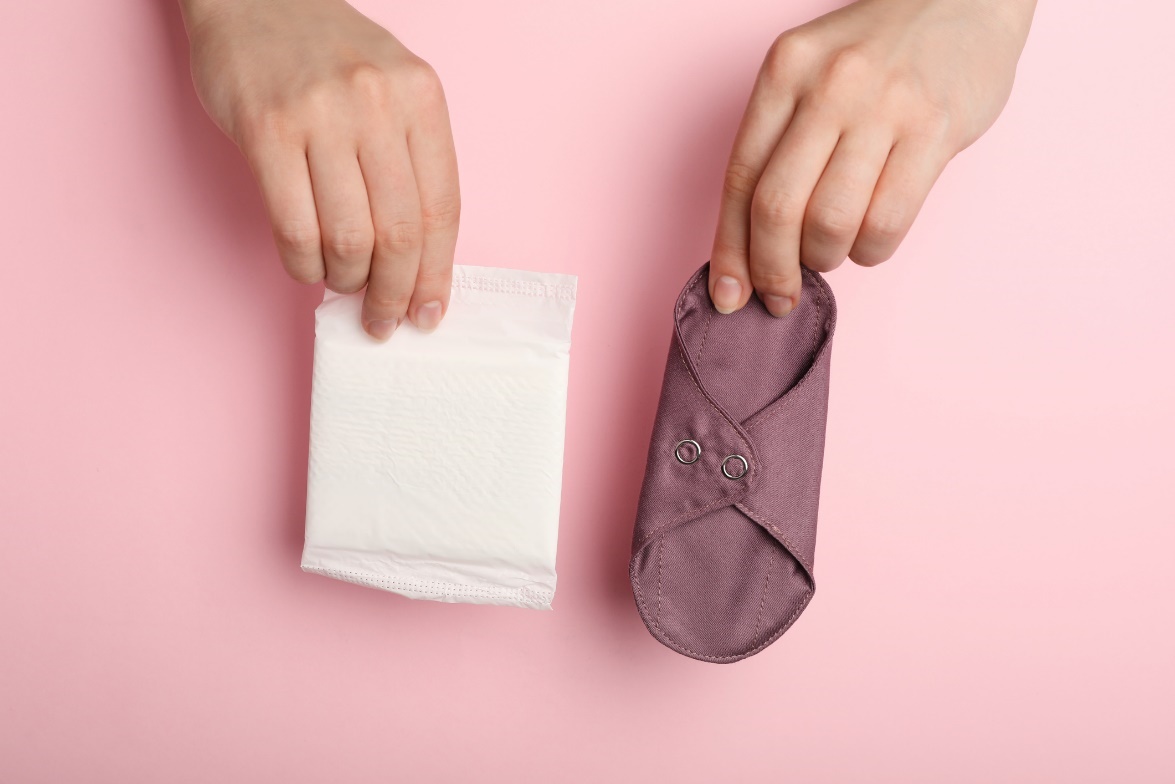 Menstrualne vložke za enkratno uporabo in iz blaga