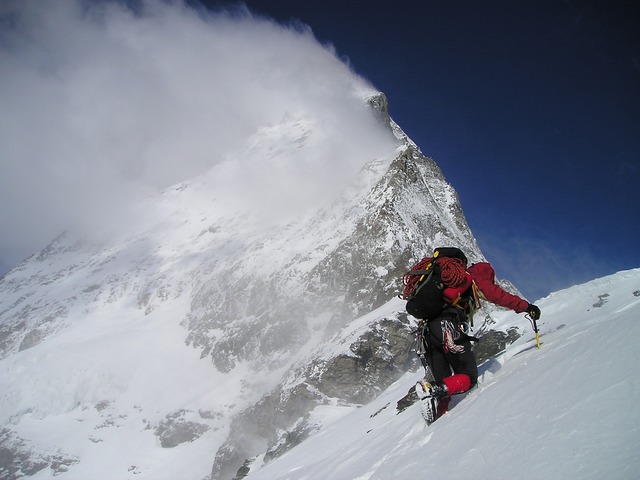 Alpinist, gore, sneg, plezanje, tveganje za visokogorski pljučni edem